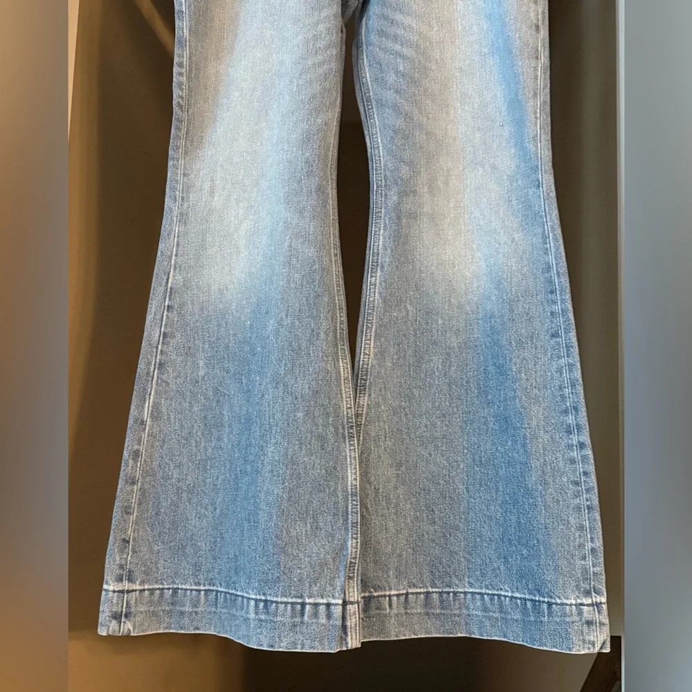 New Re/Done 70s Low Rise Bell Bottom Jeans in Lake Blue, Size 30. - Picture 11 of 14